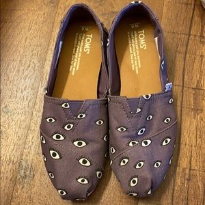 Toms- purple with eyelette design